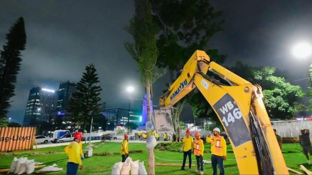 Obras Públicas inicia arborización en Plaza Salvador del Mundo Obras