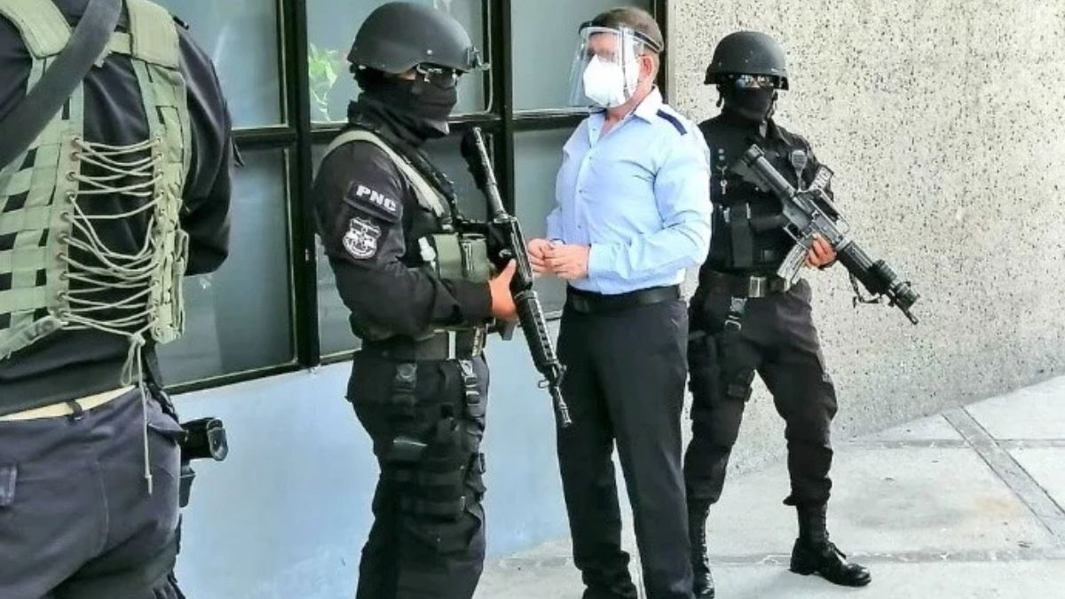 arrestan a exministro de Defensa Munguia Payés