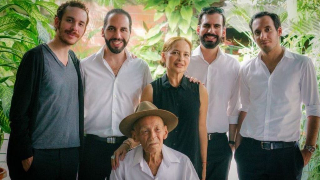 Salvadoreños agradecen a la familia Bukele por el gran trabajo que