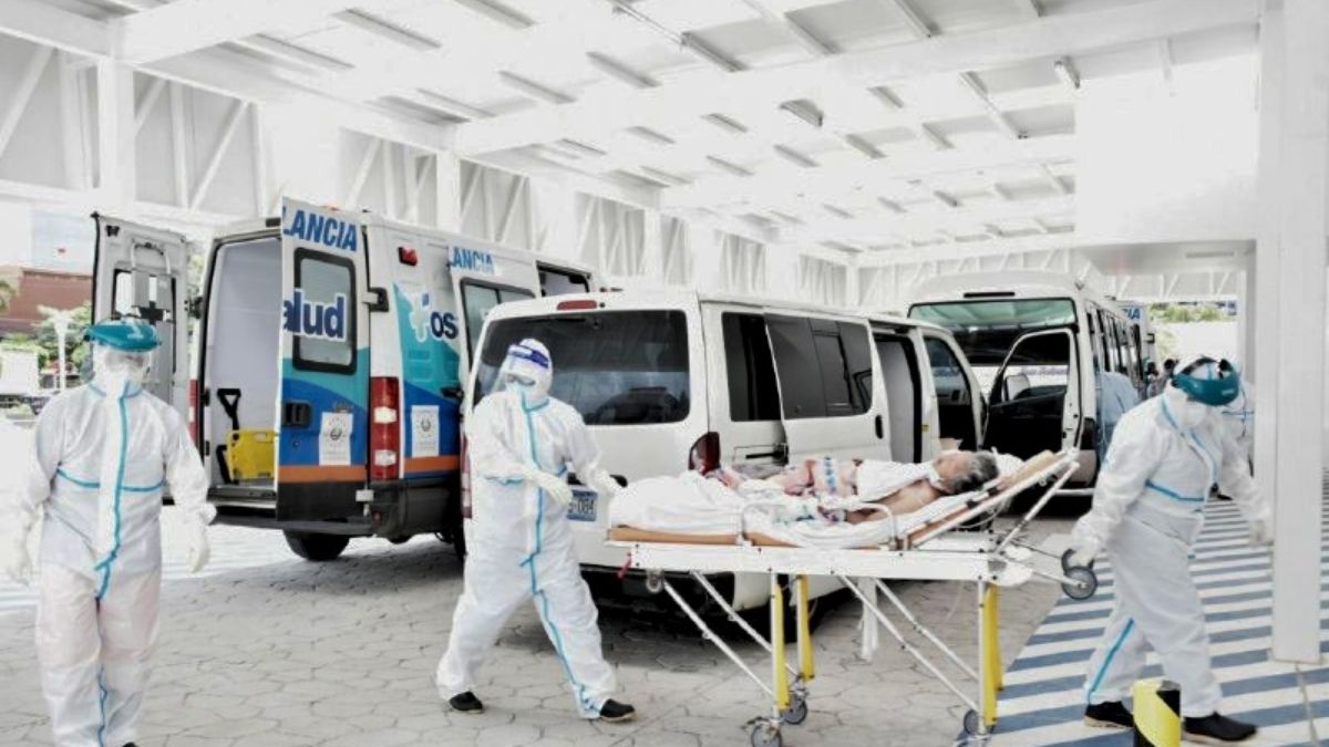 Hospital El Salvador recibe pacientes de COVID-19