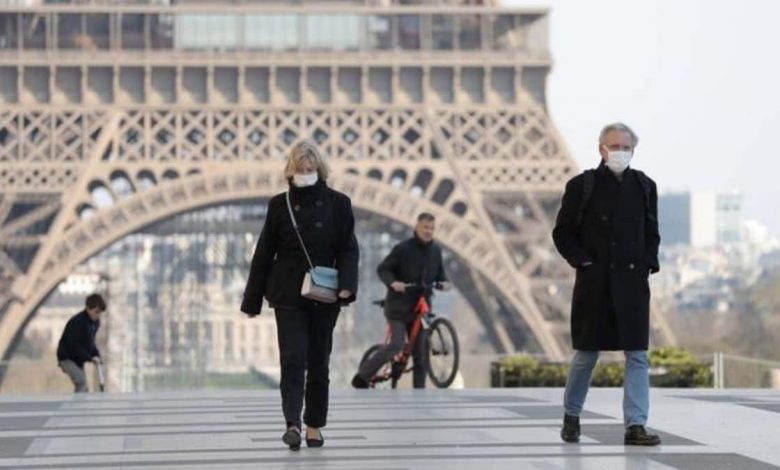 Francia decreta toque de queda