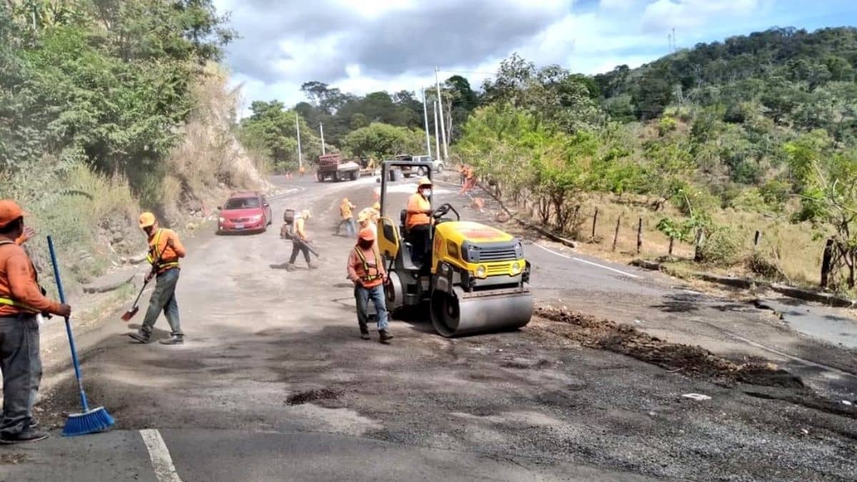 Trabajo carretera FOVIAL