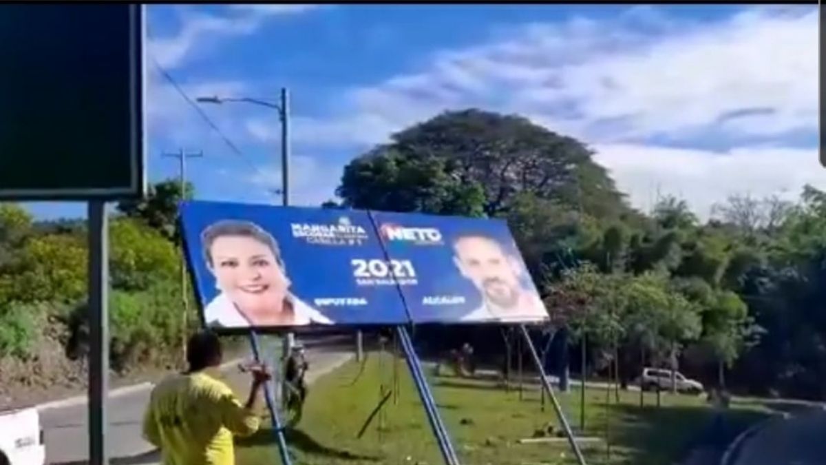 Vallas