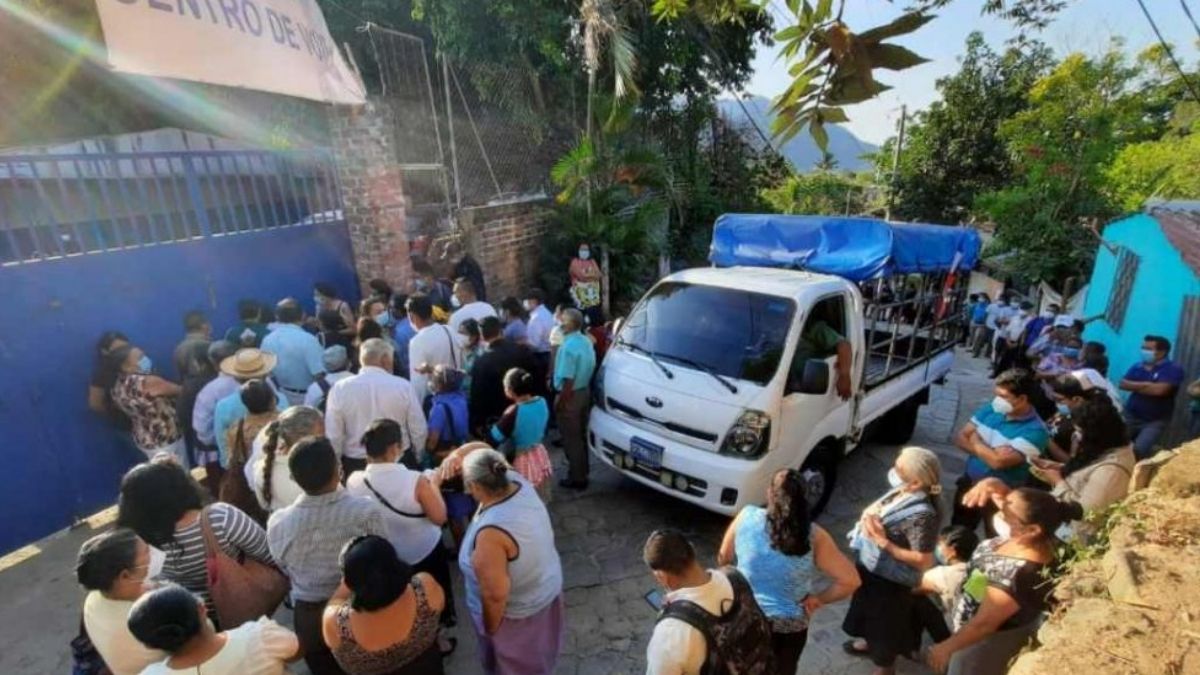 centros de votacion abren tarde