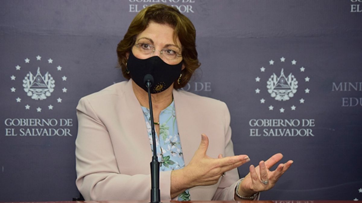 Ministra Educación