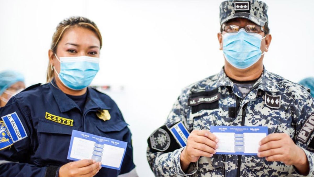 Policias y militares