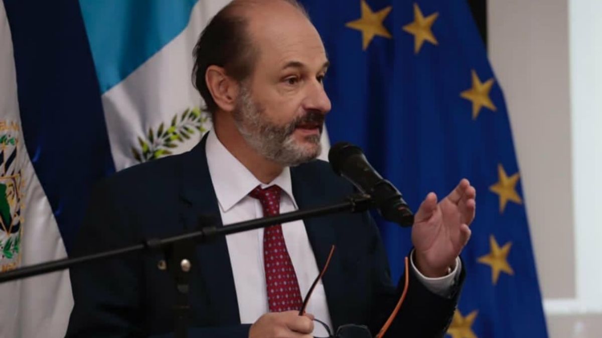 EMBAJADORR