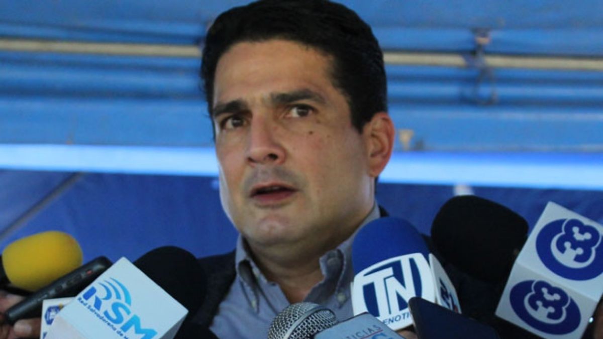 Roberto Daubisson deja deuda de 43 millones en Alcaldia de Santa Tecla