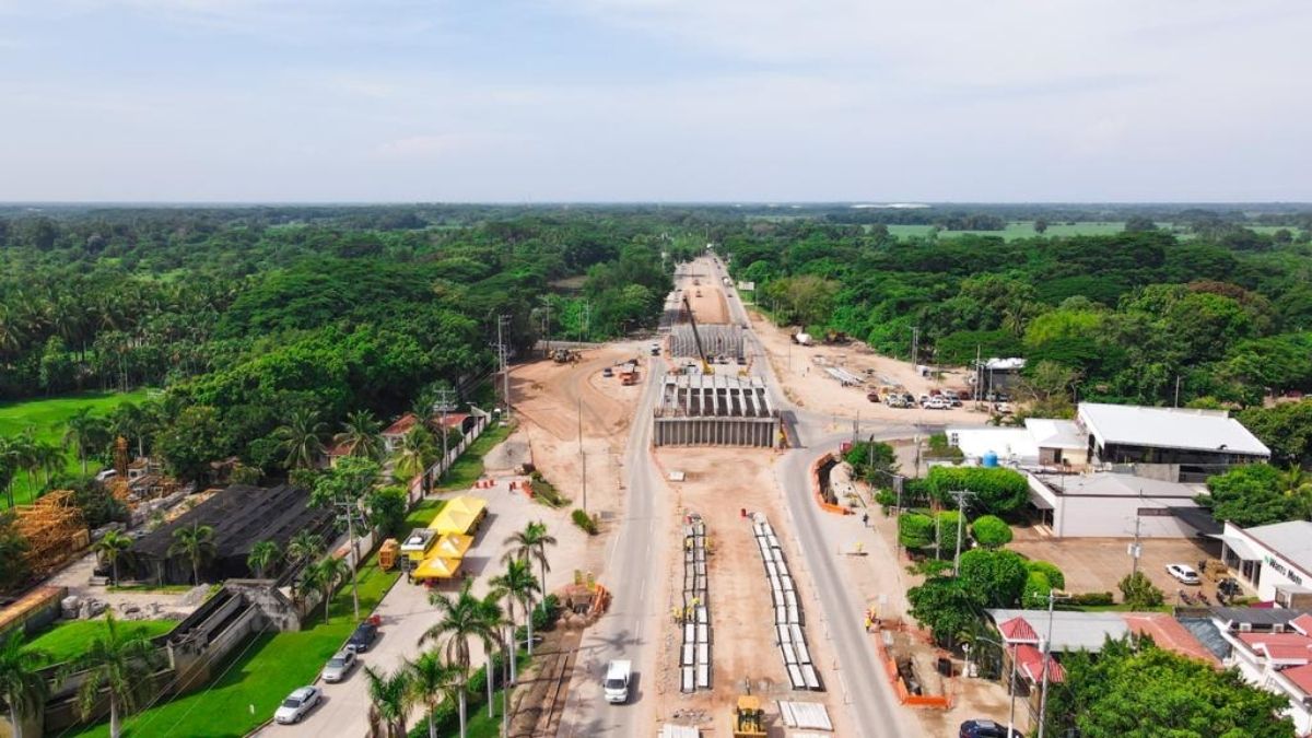 Construcción de paso a desnivel de Comalapa