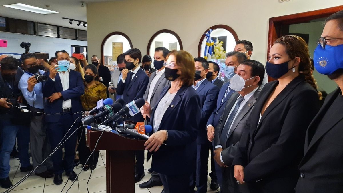 Ministra de Educación presenta propuesta para mejorar los procesos de contratación de docentes