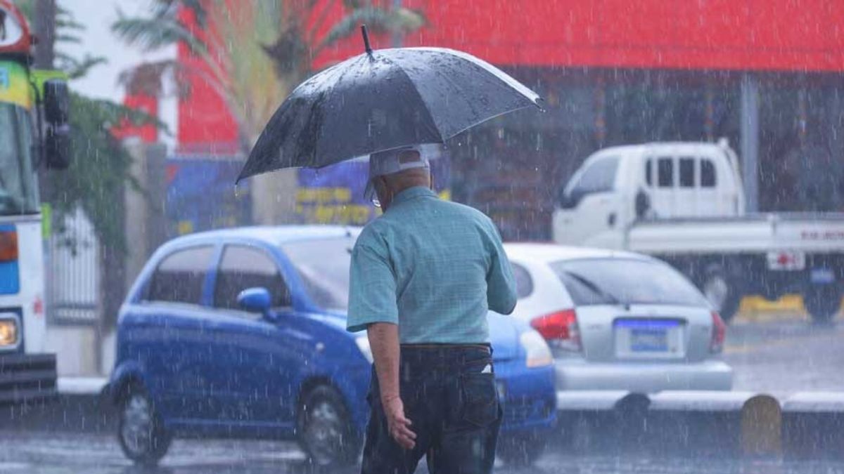 Influencia de Onda Tropical afecta con fuertes lluvias el territorito Salvadoreño