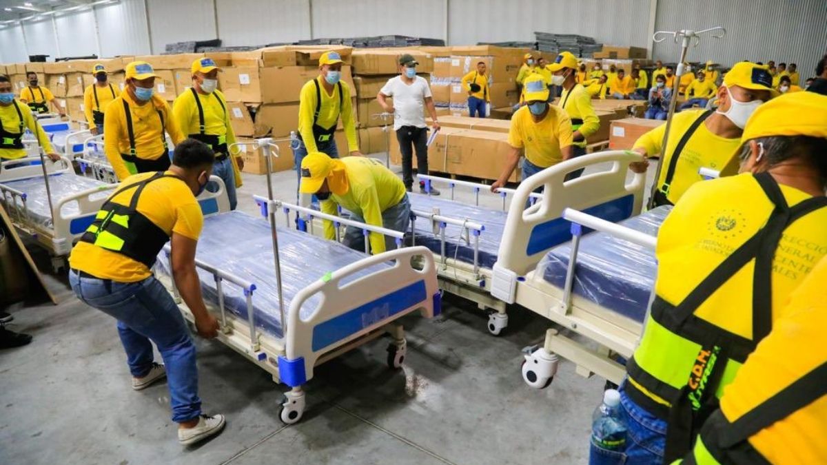 Privados de Libertad ayudan en la movilización de camas