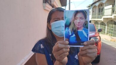 Fiscalía investigará la desaparición de la hija de la señora que llegó a las afueras del juzgado de Cojutepeque