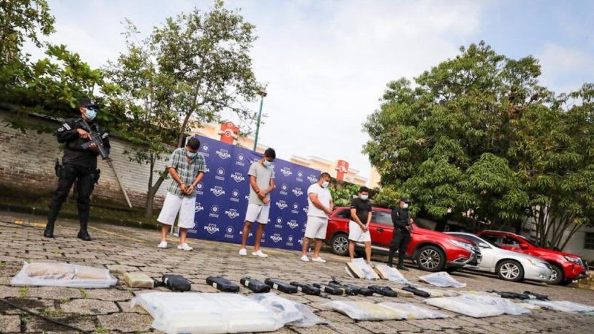 Detienen a narcotraficantes con más de $1.5 millones en droga