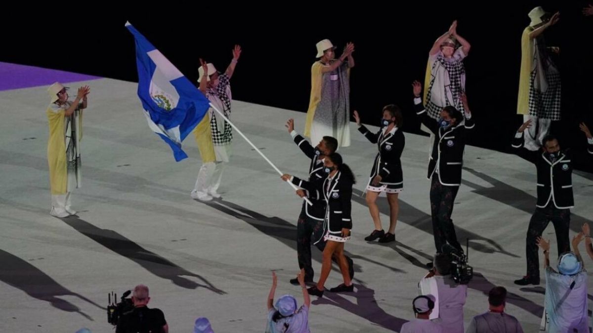 El Salvador desfila en inauguración de los Juegos Olímpicos Tokio 2021