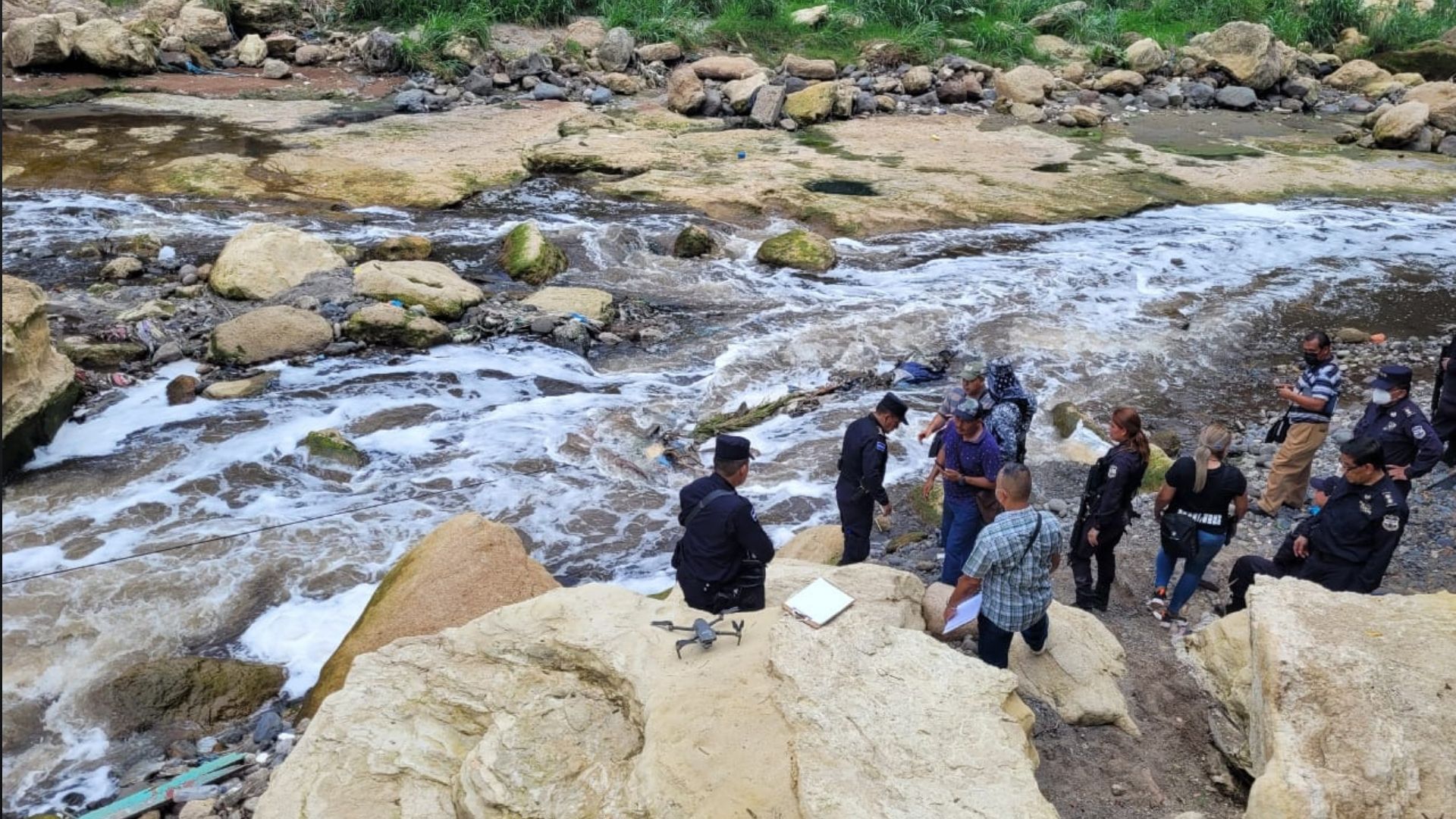 PNC encontró en un río de Apopa cadaver de joven reportado como secuestrado la noche de ayer por pandilleros