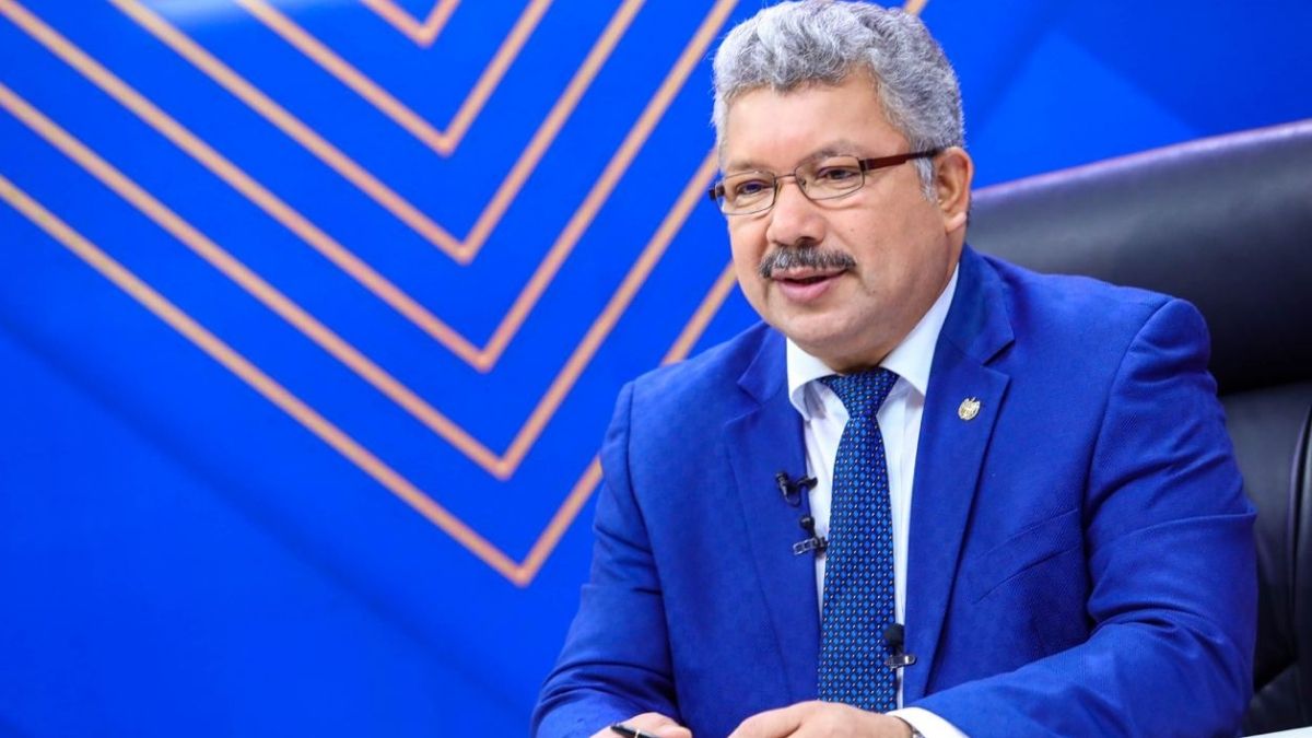 El diputado Rene Portillo Cuadra señalo hoy en una entrevista televisiva que el país se endeudó al país con 260 millones de dólares en préstamos y garantías, dinero que asegura el no llegará a la gente que más lo necesita.