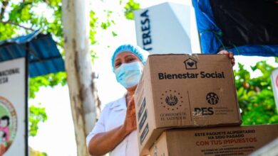Personal del Hospital Nacional de Zacatecoluca recibió paquetes alimentarios del Gobierno