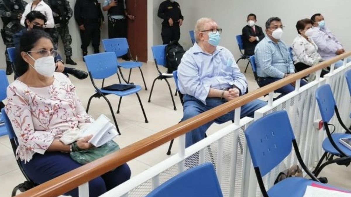Exfuncionarios del FMLN continúan proceso en prisión