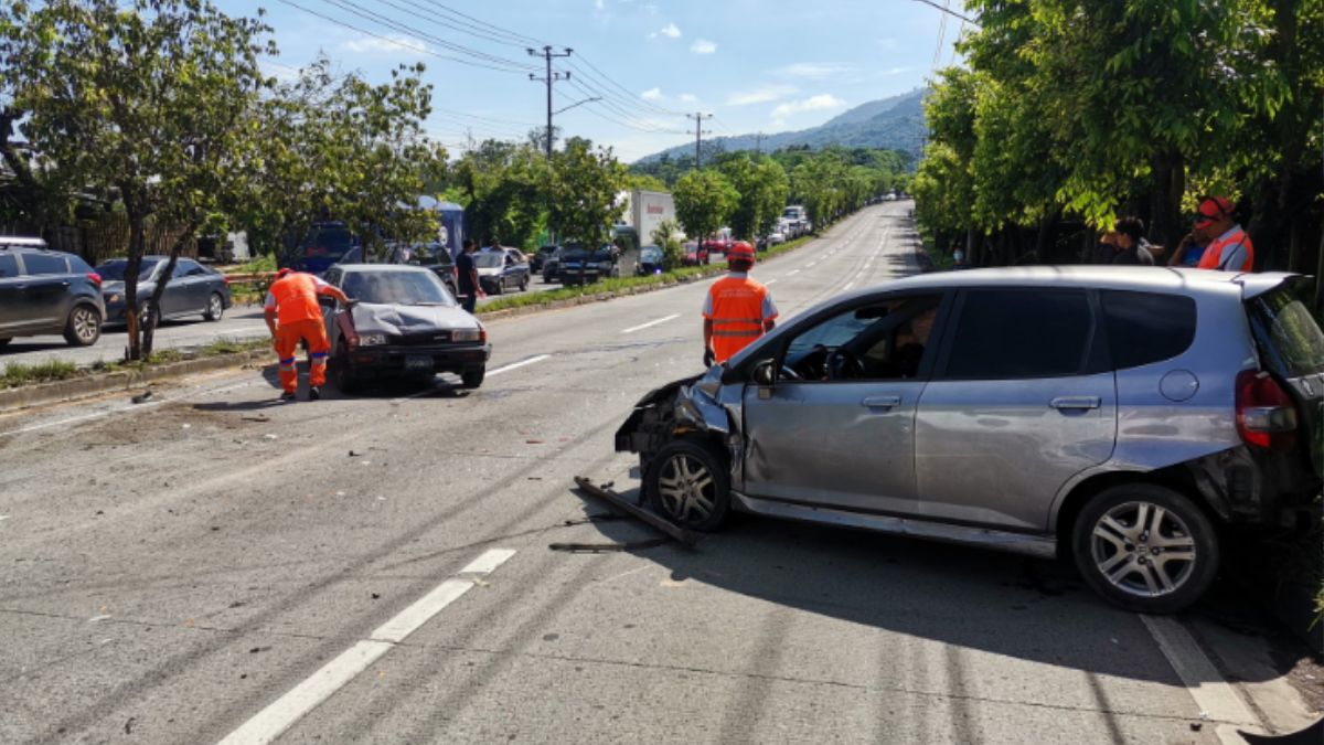 Se Reporta Un Accidente De Tránsito En Carretera De Comalapa A San Salvador Se Reporta Un 9336