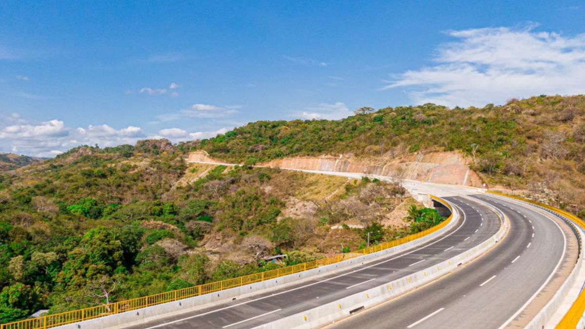 Gobierno de El Salvador consolida apuesta económica y turística Surf