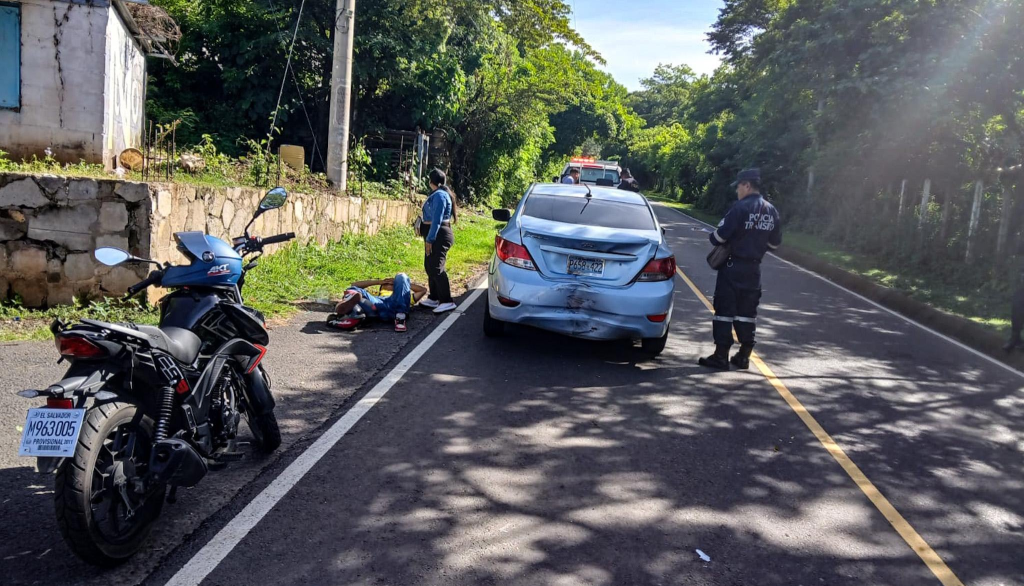 Motociclista fue impactado por vehículo en San Salvador