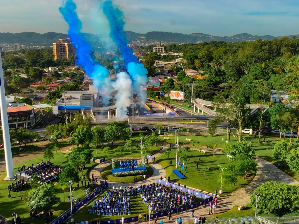 Autoridades inauguraron el mes cívico con actos llenos de fervor y ...